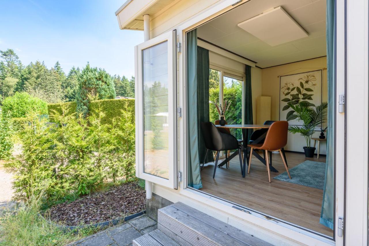 Gezellig Chalet Aan De Veluwse Bosrand Putten Eksteriør bilde